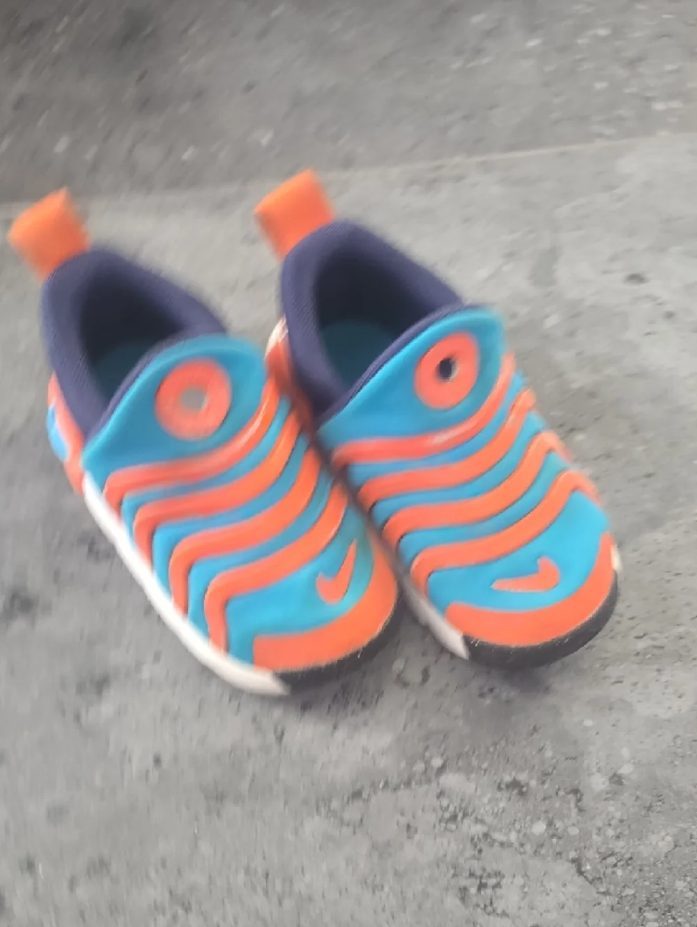 Nike Kids Slip-On Sneakers in Bright Blue and Orange - Picture 6 of 9